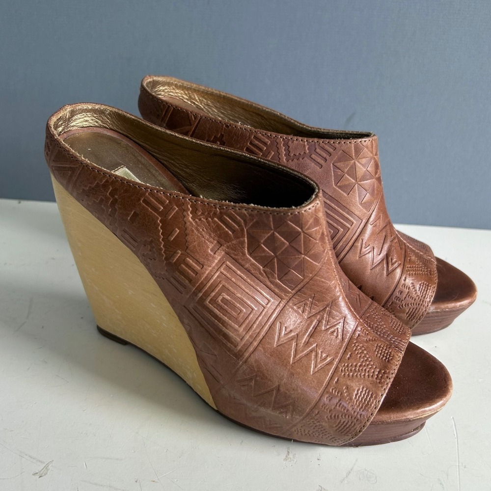 y2k Platform Wedge Clogs Cynthia Vincent size 7 Brown Embossed Leather wood